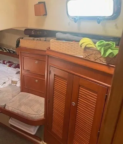 Karaya Yacht Photos Pics Quarterberth Entrance