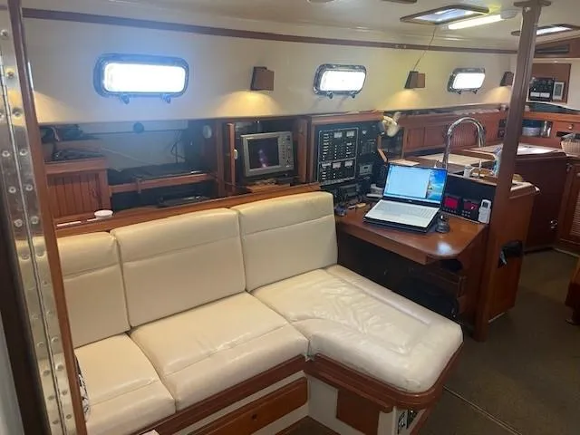 Karaya Yacht Photos Pics Starboard Side Saloon