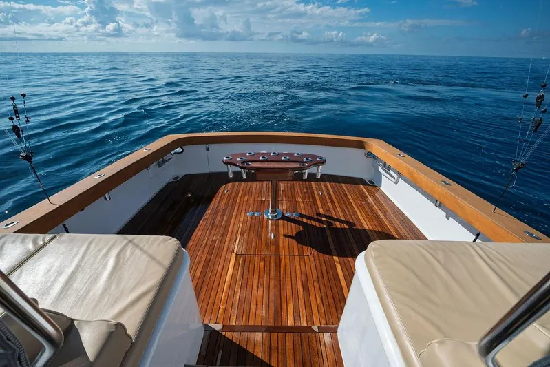 Chunda Yacht Photos Pics Sleek 1998 Merritt 48 yacht deck with ocean view and fishing rods.