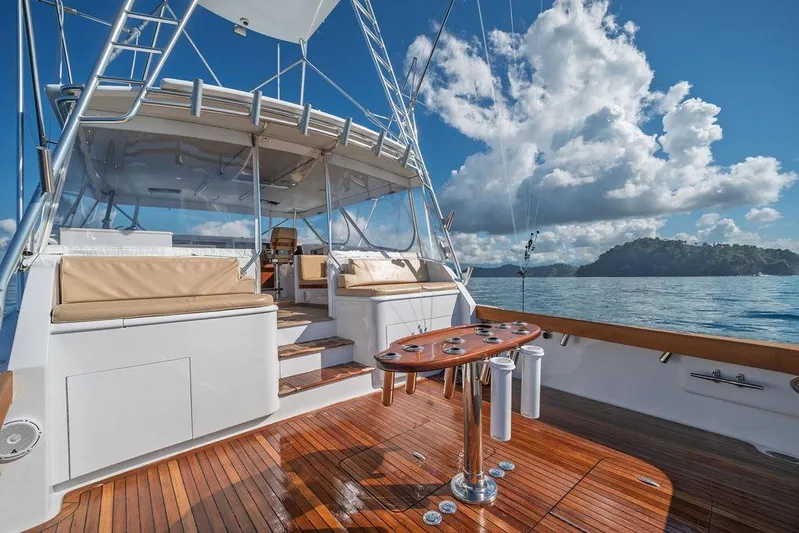 Chunda Yacht Photos Pics Luxurious 1998 Merritt 48 yacht deck with seating, ocean view, and clear skies.