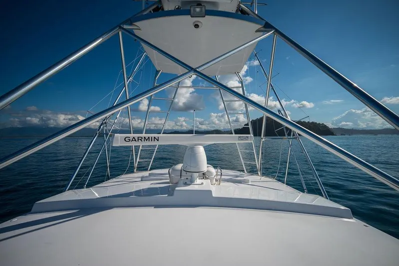 Chunda Yacht Photos Pics 1998 Merritt 48 yacht with Garmin radar, cruising on calm blue waters under clear skies.