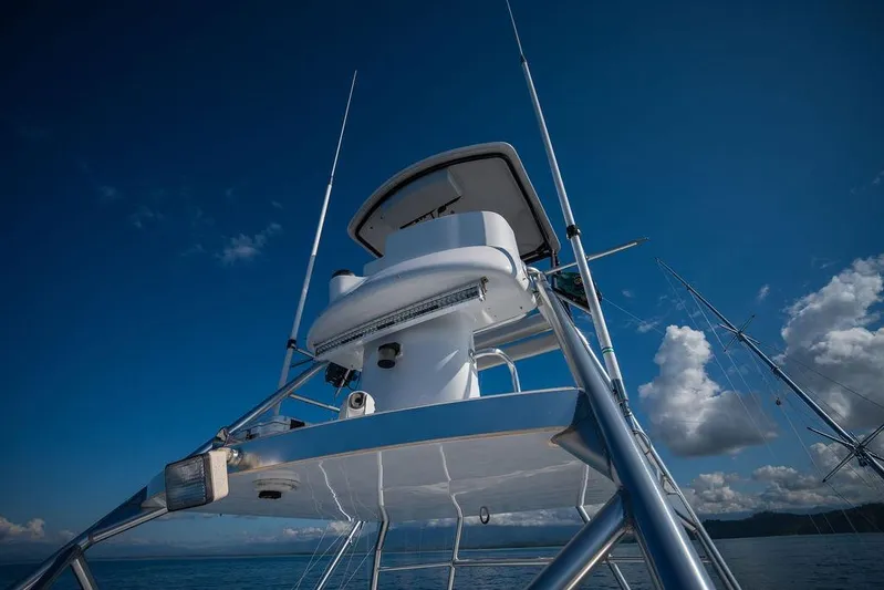 Chunda Yacht Photos Pics Merritt 48 yacht tower against blue sky, 1998 model.