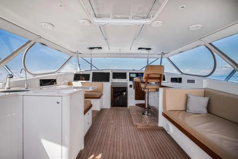 Chunda Yacht Photos Pics Luxurious 1998 Merritt 48 yacht interior with modern helm, seating, and panoramic windows.