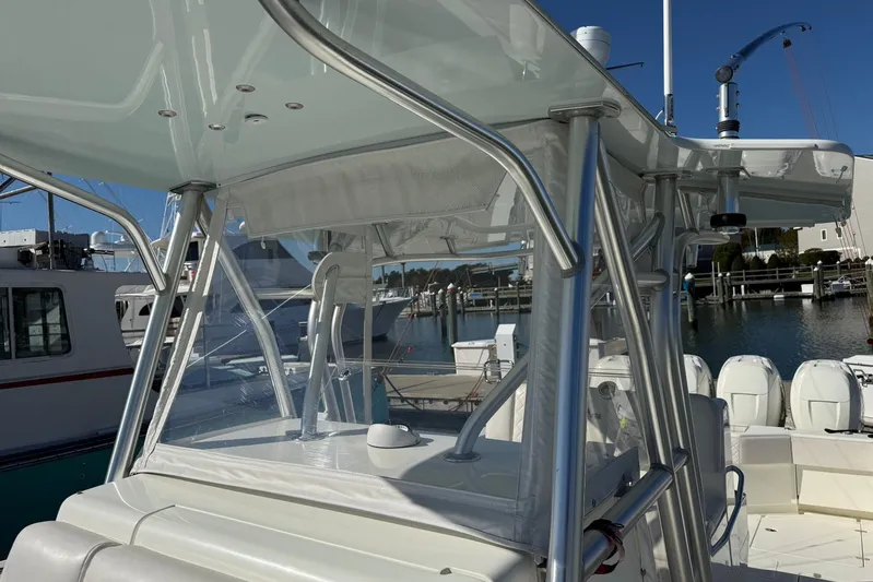 Showtime Yacht Photos Pics 2015 SeaVee 390Z boat with sleek design and sturdy framework at a marina.