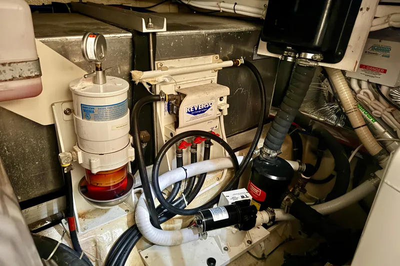 Water Music Yacht Photos Pics Engine room of 2006 Carver 43 Motor Yacht with fuel filtration system.