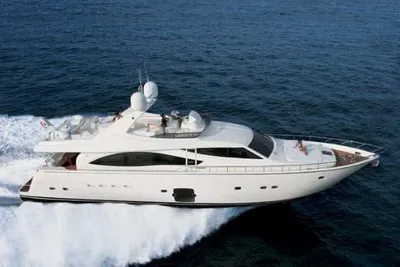 Ferretti Yachts 830