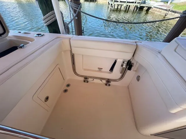  Yacht Photos Pics Interior of 2021 Grady-White 325 Freedom boat.