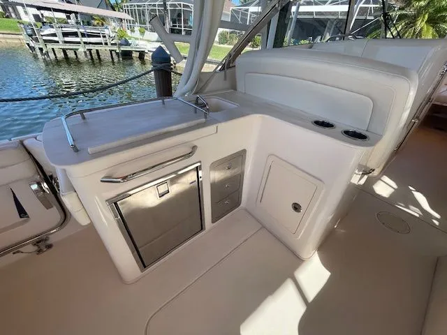  Yacht Photos Pics Interior of a 2021 Grady-White 325 Freedom yacht with modern amenities.