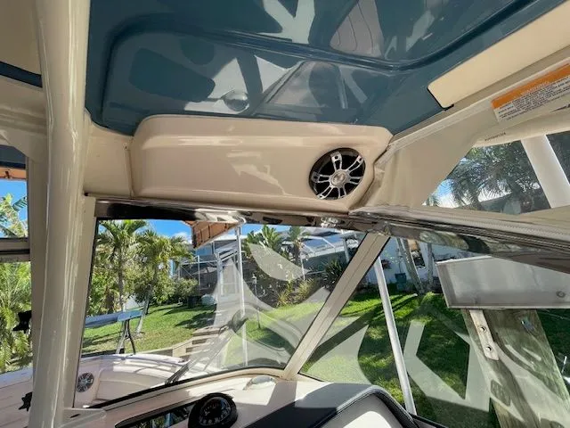  Yacht Photos Pics Interior view of a 2021 Grady-White 325 Freedom boat.