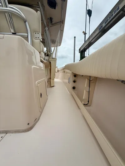  Yacht Photos Pics 2008 Grady-White Canyon 336 boat interior with seating and railing.