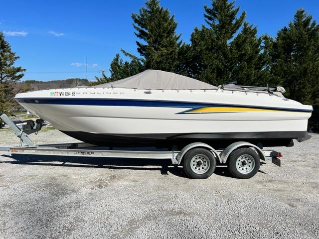 2004 Bayliner 219 Sport Deck