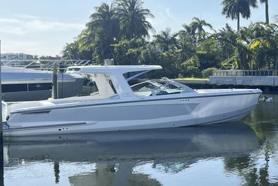 Aviara AV36 Outboard