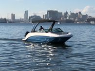 2023 Sea Ray SDX 250 Outboard
