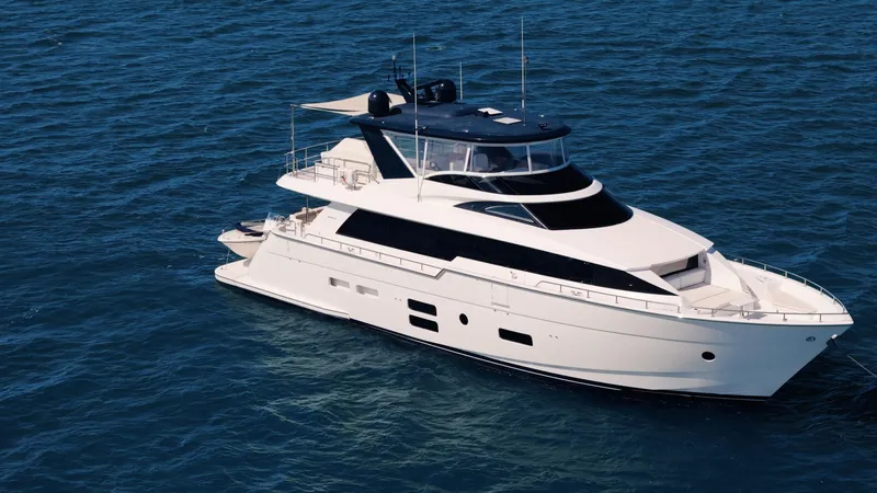  Yacht Photos Pics Luxury 2017 Hatteras M75 Panacera yacht cruising on open sea.