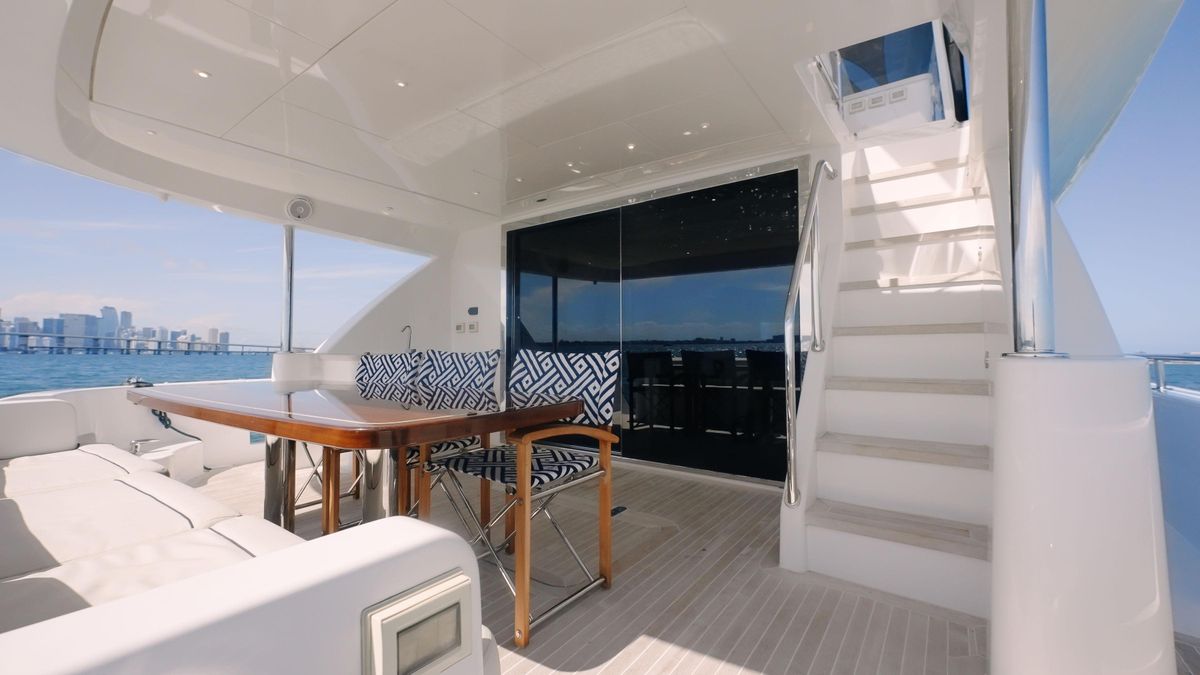 2017 Hatteras 75 