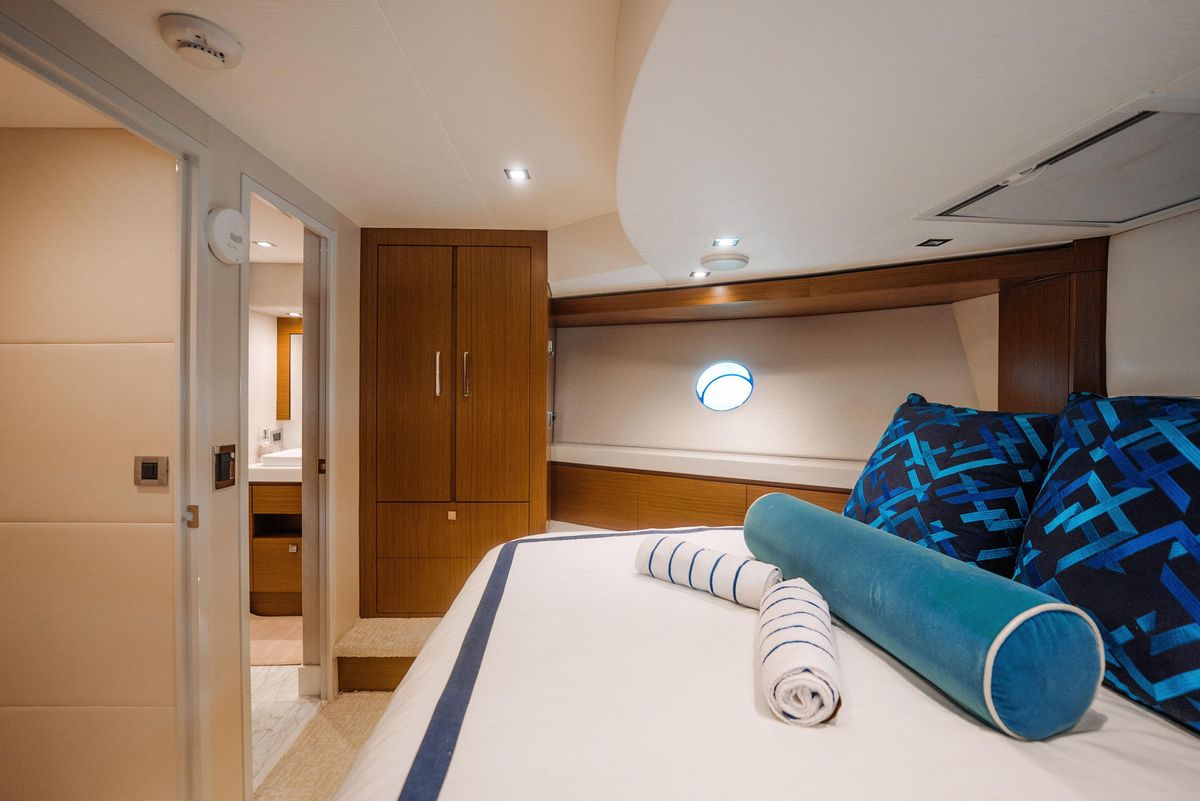 2017 Hatteras 75 