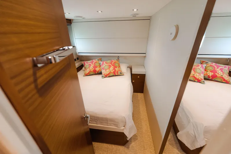  Yacht Photos Pics 2017 Hatteras M75 Panacera yacht bedroom with floral pillows and modern decor.