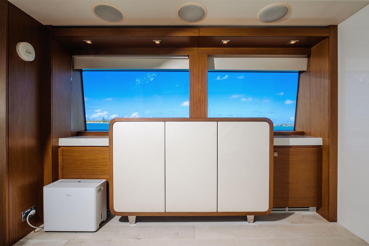 2017 Hatteras 75 