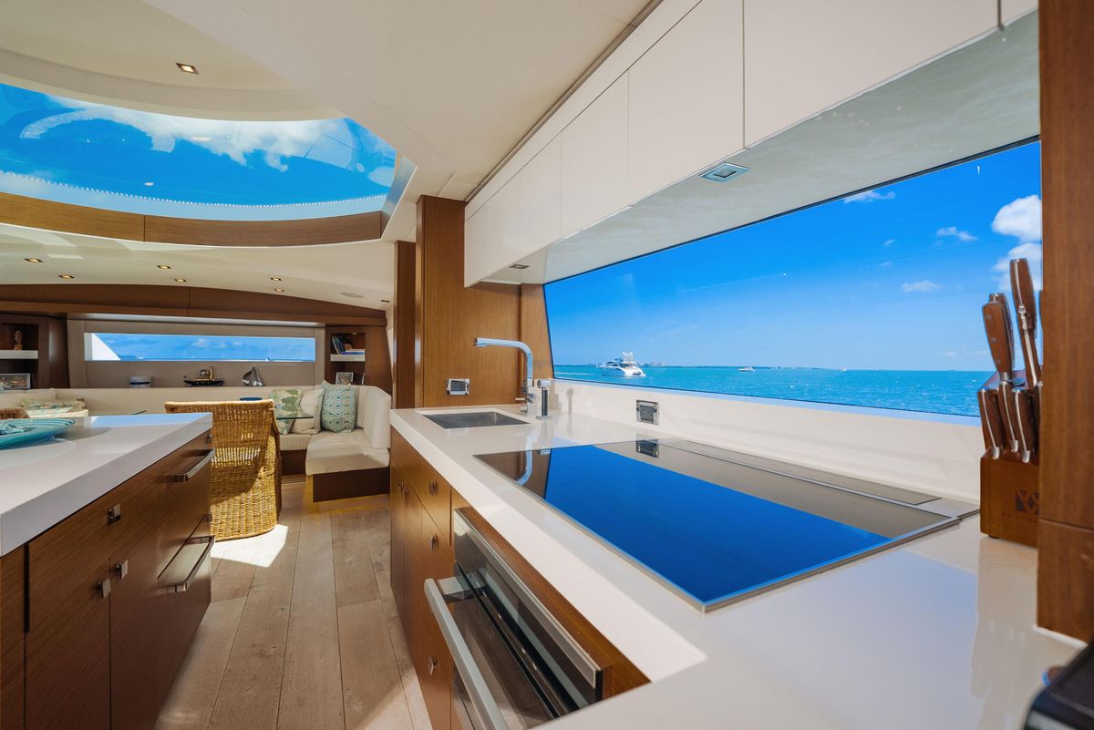 2017 Hatteras 75 