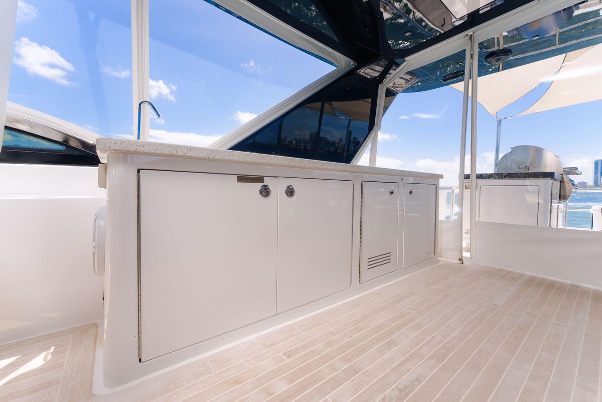 2017 Hatteras 75 