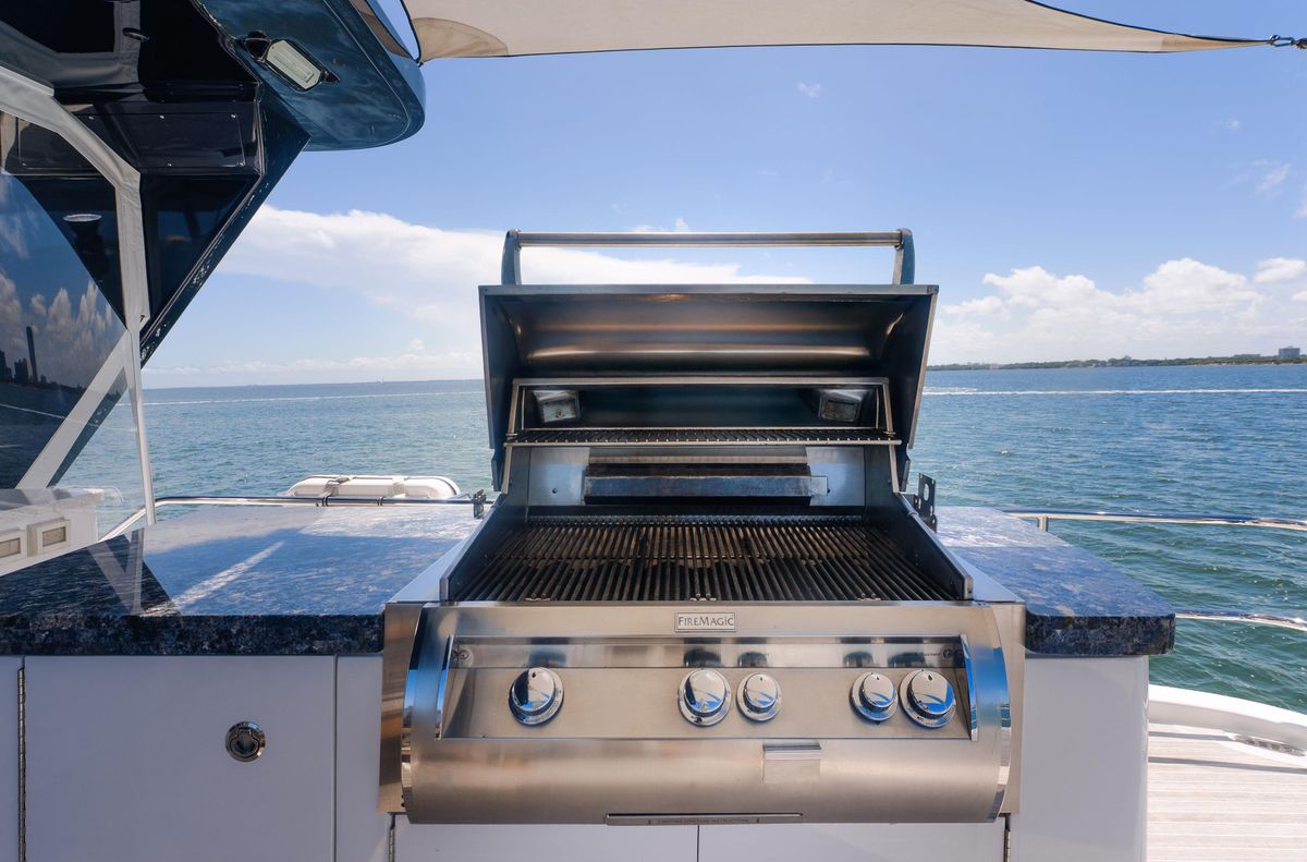 2017 Hatteras 75 