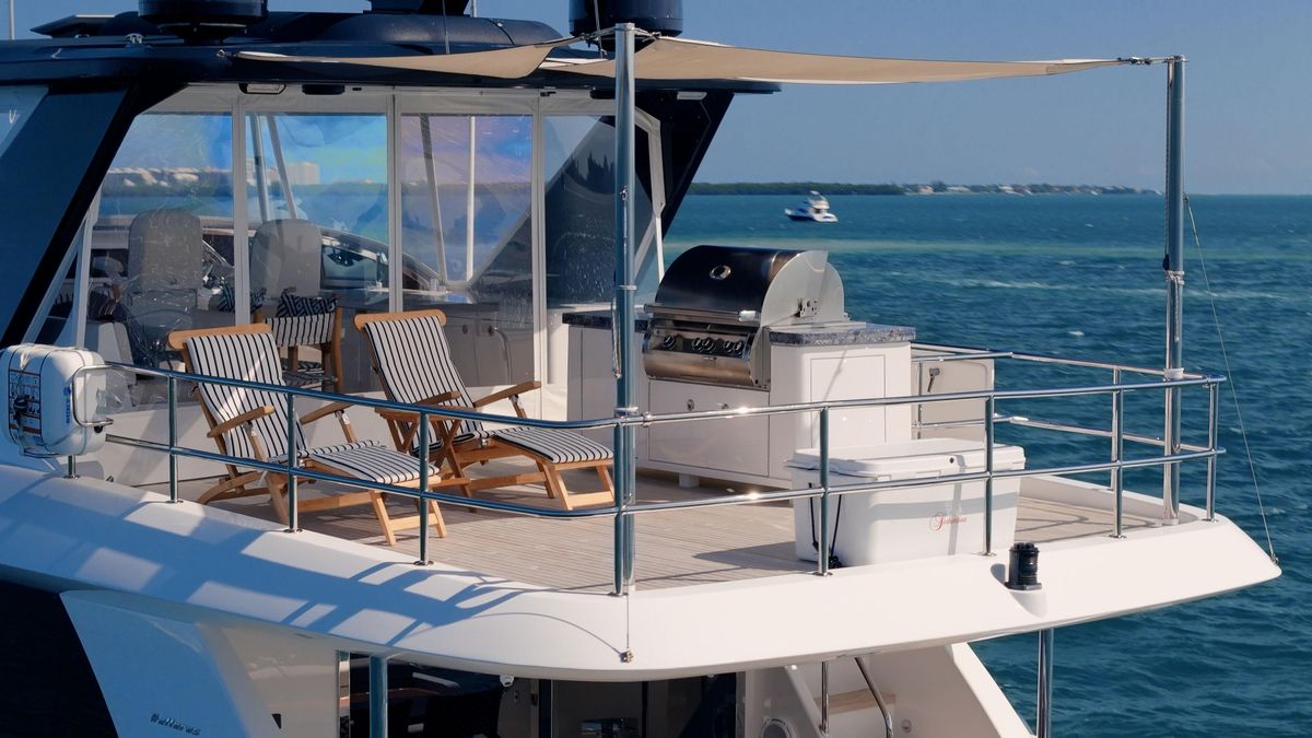 2017 Hatteras 75 