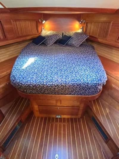 Juju Yacht Photos Pics 2004 Sabre 36 Flybridge Fast Trawler cabin with elegant wood finish and cozy bedding.