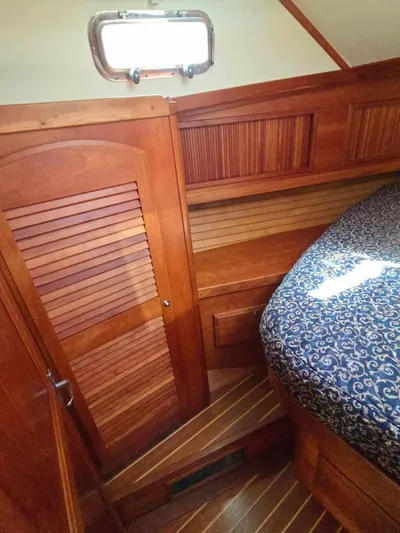 Juju Yacht Photos Pics 2004 Sabre 36 Flybridge Fast Trawler cabin with wooden interior and patterned bedding.