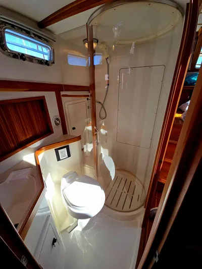 Juju Yacht Photos Pics 2004 Sabre 36 Flybridge Fast Trawler bathroom with shower and wooden accents.