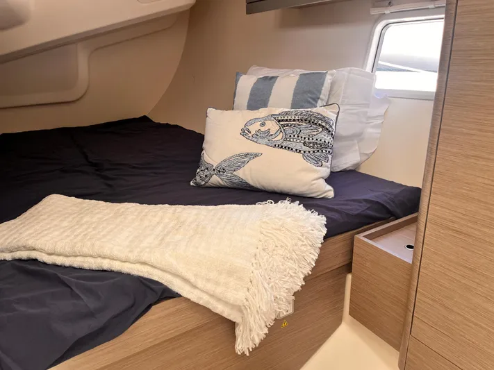 Sfo 418 #289 In Stock Yacht Photos Pics Cozy cabin bed in 2023 Hanse 418 yacht with nautical-themed pillows and blanket.
