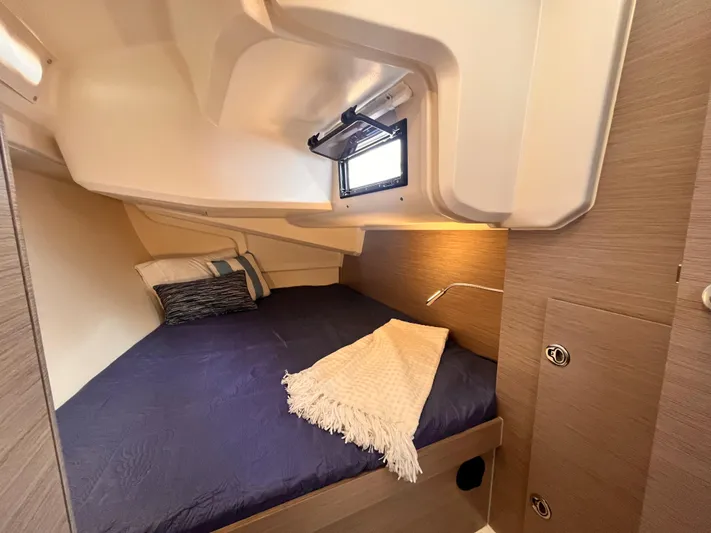 Sfo 418 #289 In Stock Yacht Photos Pics Cozy cabin interior of 2023 Hanse 418 sailboat with bed and window.