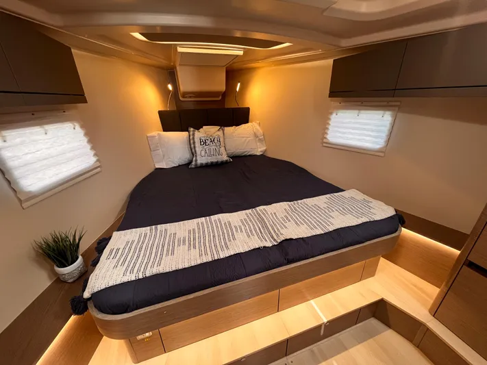 Sfo 418 #289 In Stock Yacht Photos Pics Luxurious bedroom interior of 2023 Hanse 418 yacht with cozy bedding and modern lighting.