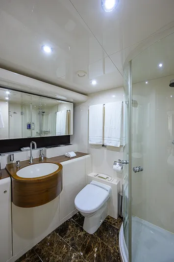 Grandeur Yacht Photos Pics 