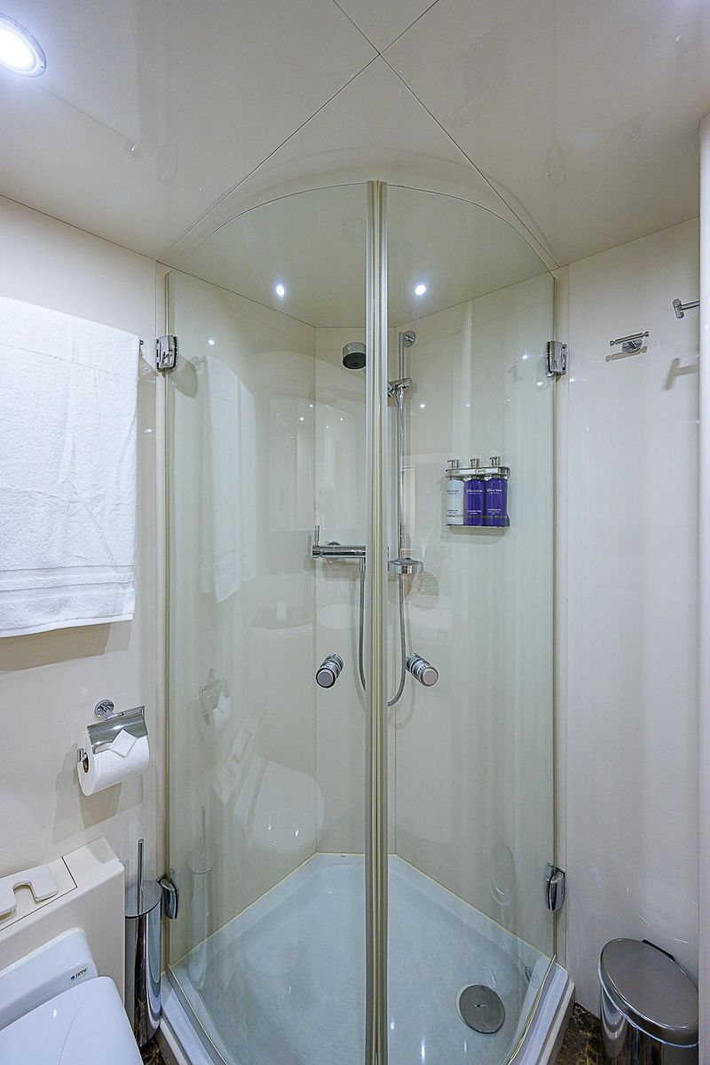 2005 DMB 120 