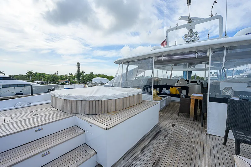 Grandeur Yacht Photos Pics 