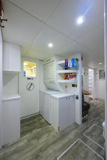 Grandeur Yacht Photos Pics 