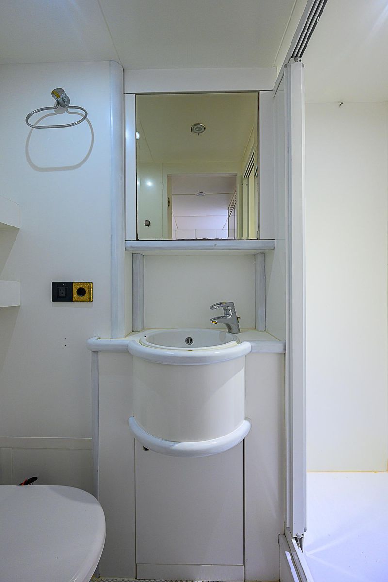 2005 DMB 120 