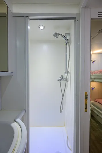 Grandeur Yacht Photos Pics 