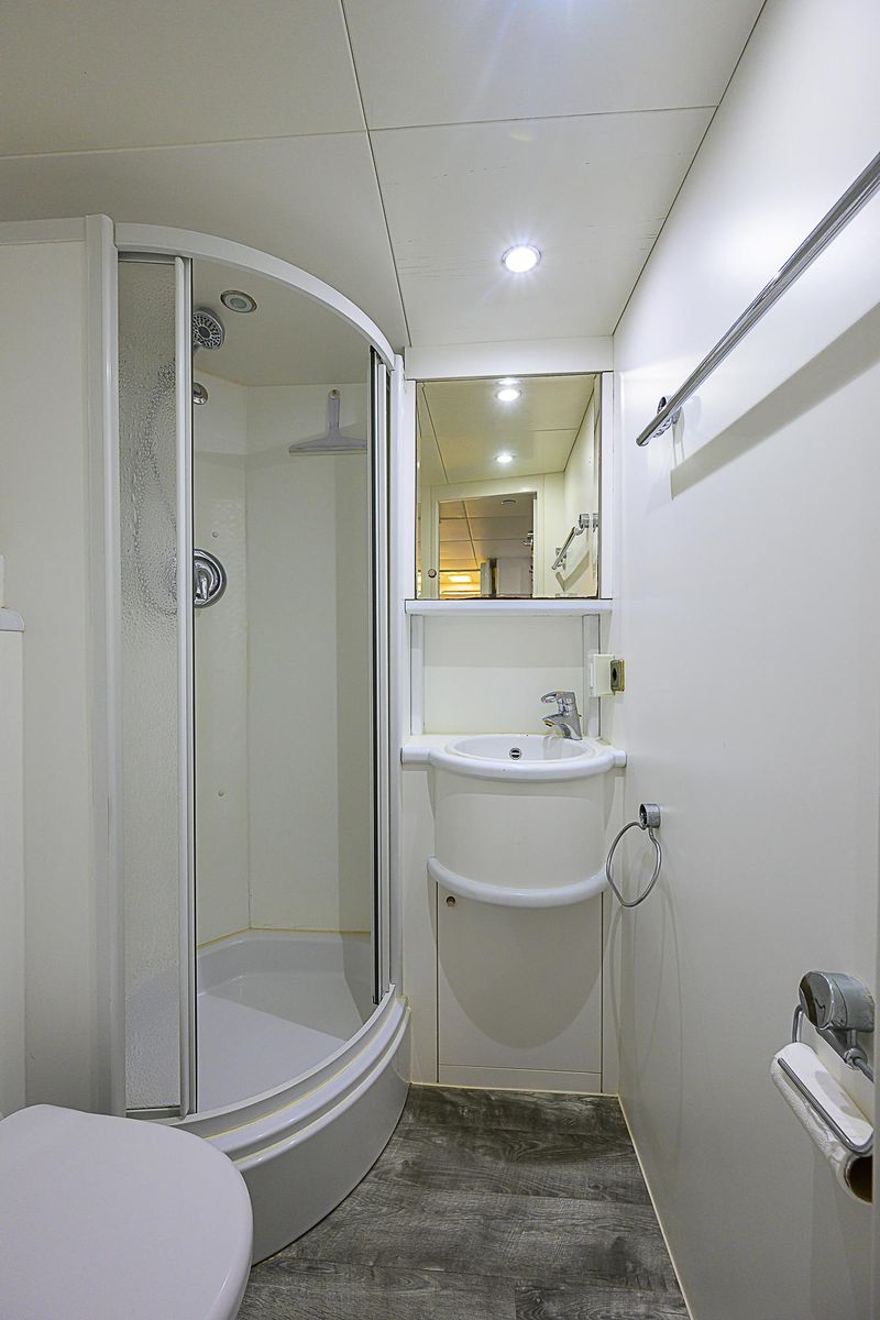 2005 DMB 120 