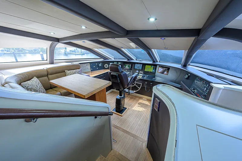 Grandeur Yacht Photos Pics 