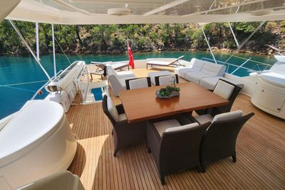 Yacht