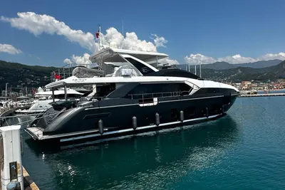 Azimut Grande 27 METRI