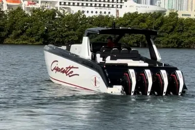 Cigarette 42 Auroris