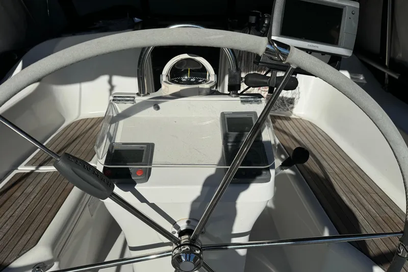 Interlude Yacht Photos Pics Steering wheel and navigation equipment on 2002 Beneteau Oceanis 393 sailboat.