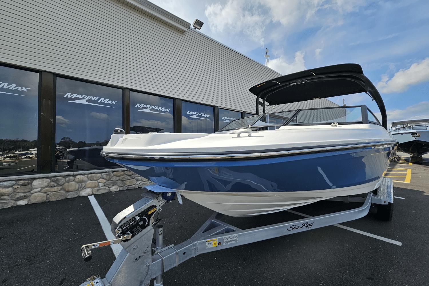 2024 Sea Ray SPX 210 Outboard Runabout for sale - YachtWorld
