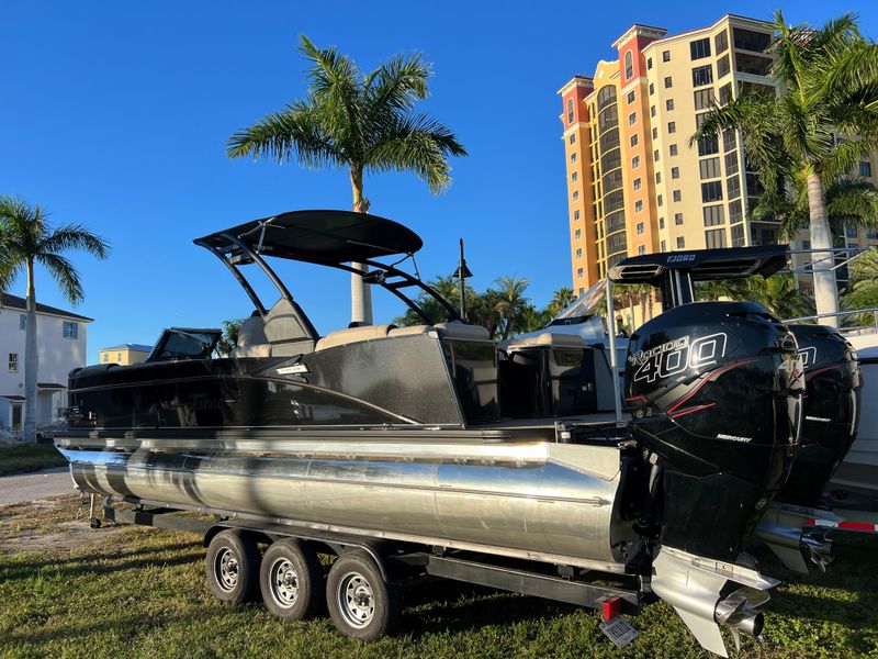 2022 Tahoe Cascade 2585 Twin Mercury Racing 400's