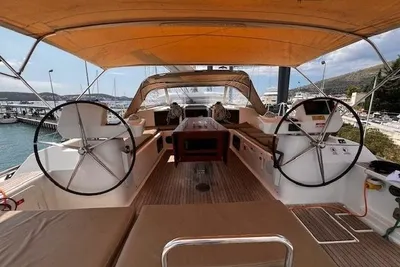 2017 Dufour 520