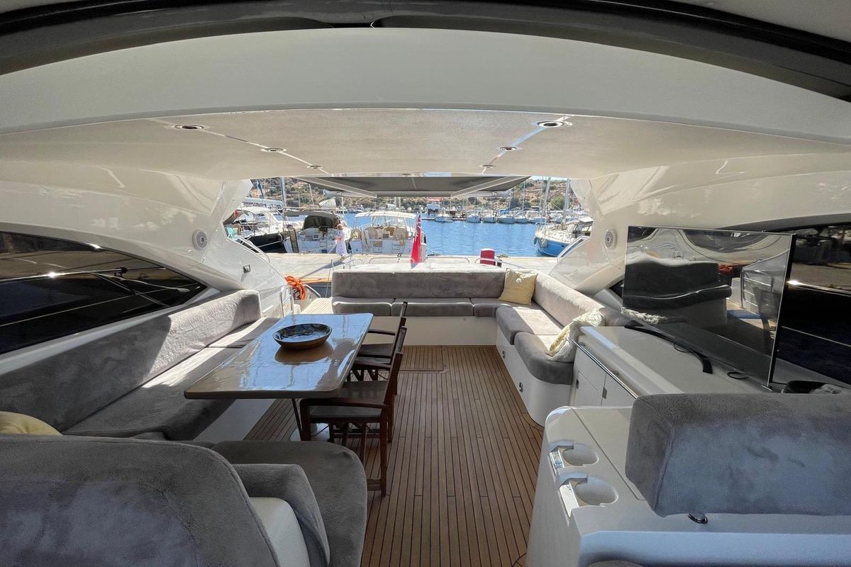 2010 Sunseeker 65 