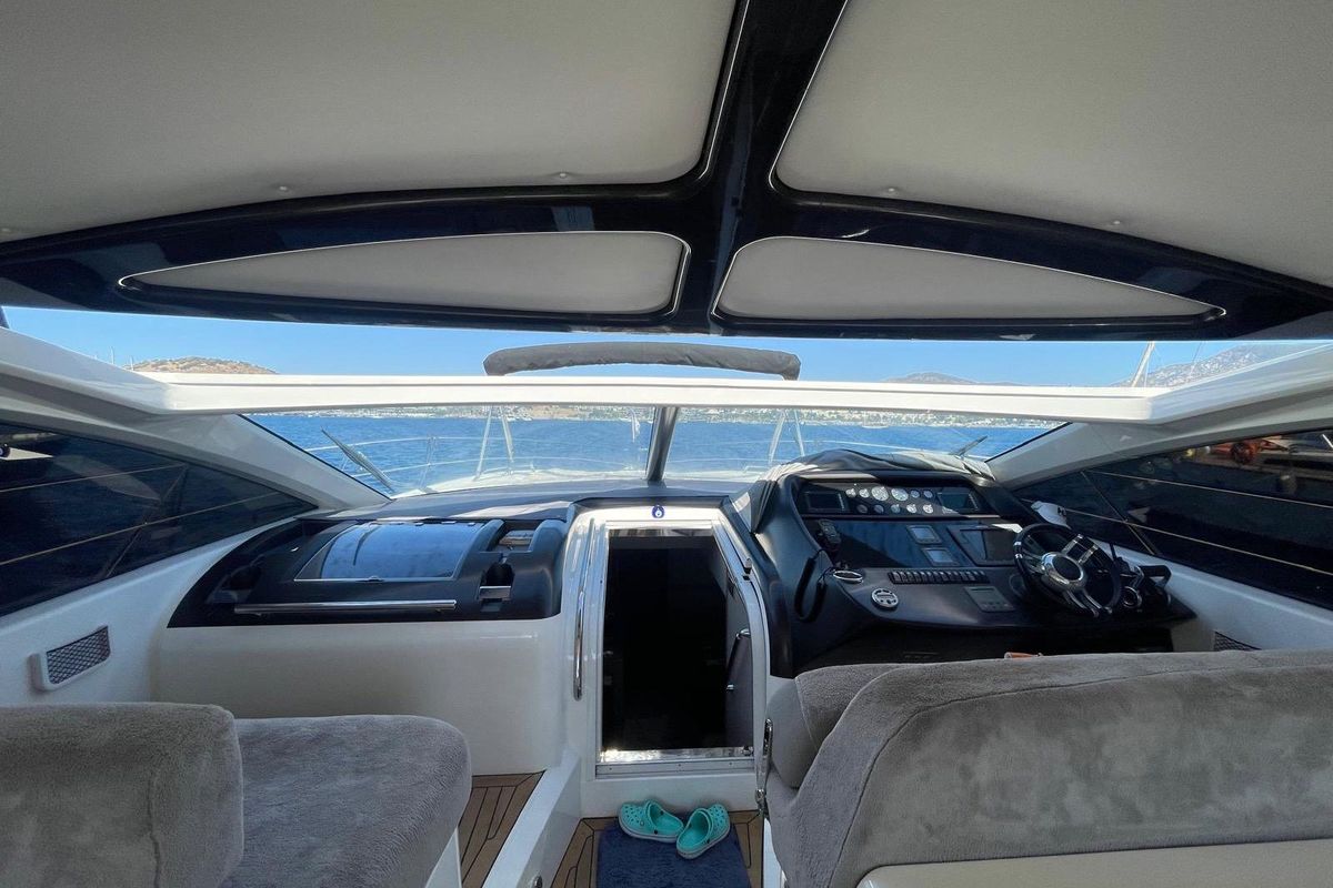 2010 Sunseeker 65 