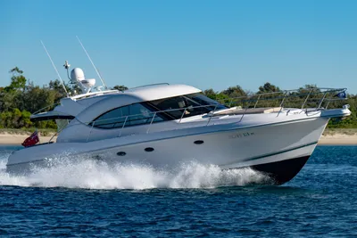 Riviera 5000 Sport Yacht